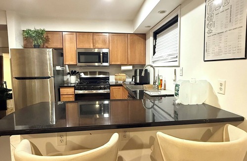 Union City Condo | Convenient Stay w FREE Parking, near NYC, MetLife Stadium, Airports, More