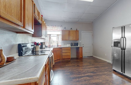 Ingleside House | Conveniently located rental with spacious rooms