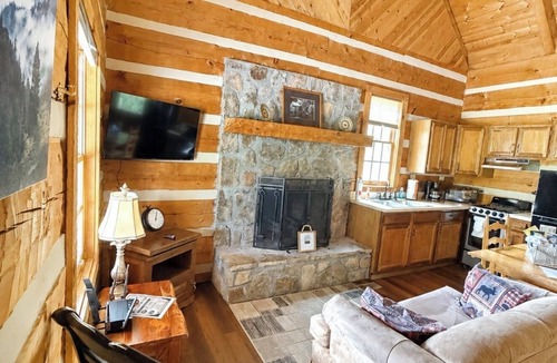 Pittman Center Cabin | Copeland Creek-Tiny Cabin Getaway!