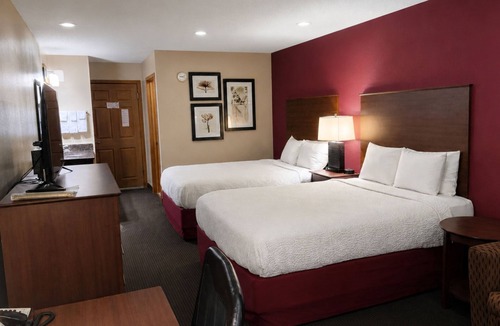 Black River Falls Hotel | Coratel Inn and Suites by Jasper Black River Falls - Standard 2 Queen bed NS