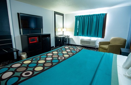 New Richmond Hotel | Coratel Inn and Suites By Jasper - Standard 1 King Bed Non Smoking