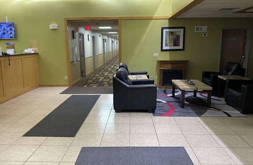 River Falls Hotel | Coratel Inn and Suites By Jasper Riverfalls - Standard 2 Queen Bed NS