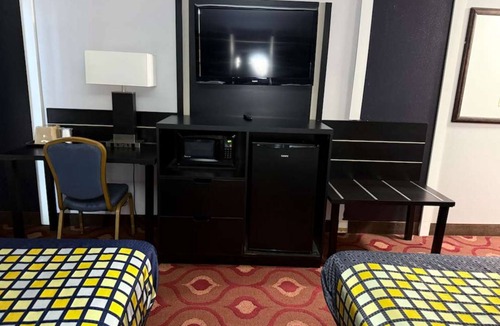 Hastings Hotel | Coratel Inn and Suites By Jasper Hastings - 2 Queen Bed Non Smoking