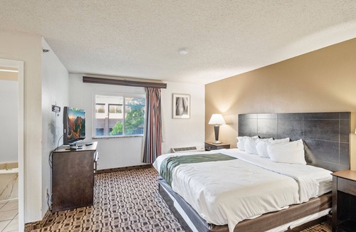 Wichita Hotel | Coratel Plus Suites Wichita West Airport