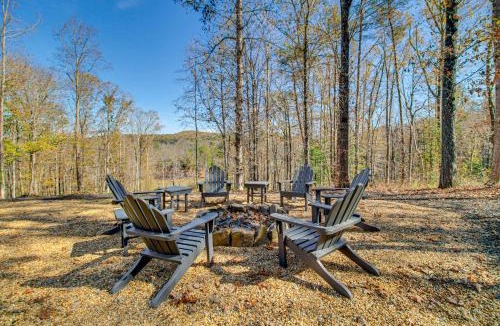 Ellijay House | 'Cork & Creek Cottage' w/Mtn & Pasture Views!