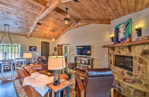 Ellijay House | 'Cork & Creek Cottage' w/Mtn & Pasture Views!
