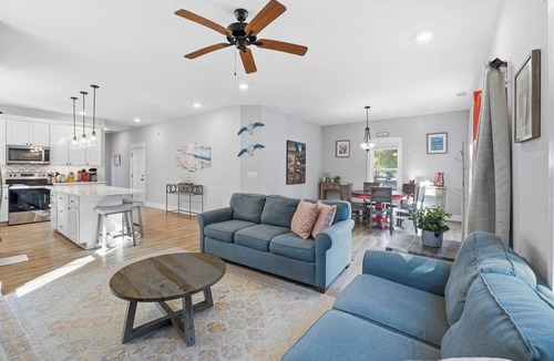 Monteray Shores House | Corolla Mode | 5280 ft to the beach | Private Pool and Community Pool