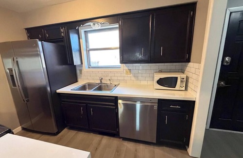 Wichita House | CORPORATE STAY - Cozy Westside 2-bedroom
