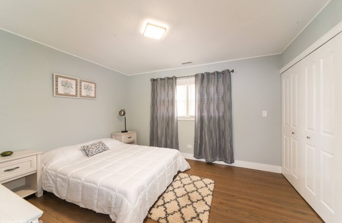 Schiller Park House | CORPORATE UNIT, FULLY FURNISHED. COMPLETELY RENOVATED