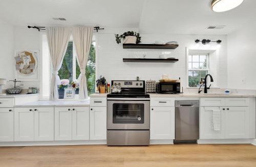 Lovettsville House | Cottage Escape in Virginia Wine Country