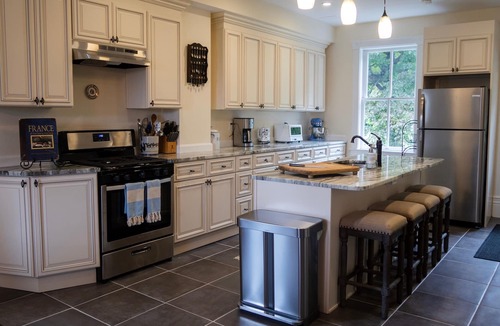 The Plains House | Cottage in Prime Wine and Horse Country Location