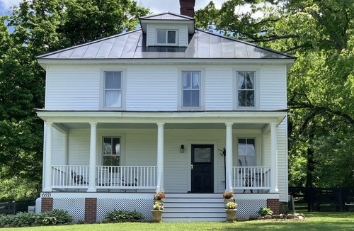 The Plains House | Cottage in Prime Wine and Horse Country Location