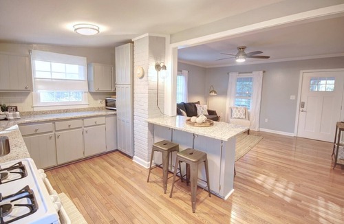 Lincolnville House | Cottage in the Oaks is a restored Historical Cottage from the late 1800’s