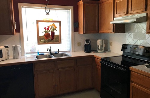 Spring Lake House | COTTAGE WITH ACCESS TO PRIVATE BEACH ON SPRING LAKE.