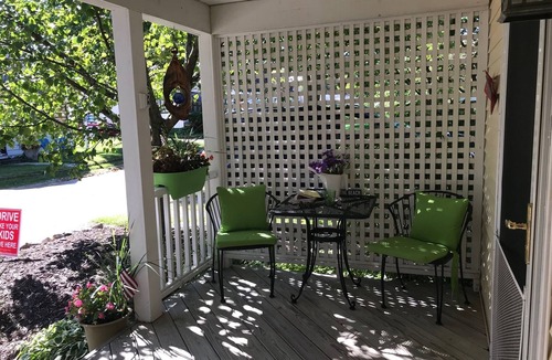 Spring Lake House | COTTAGE WITH ACCESS TO PRIVATE BEACH ON SPRING LAKE.