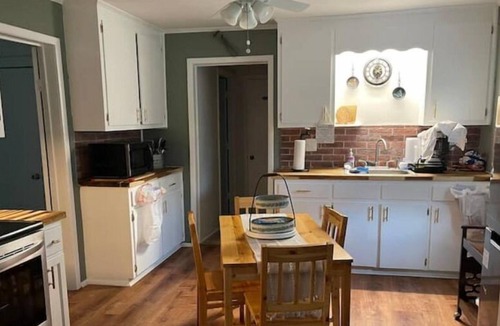Cartersville House | Country Cottage - Butterfly Crossing