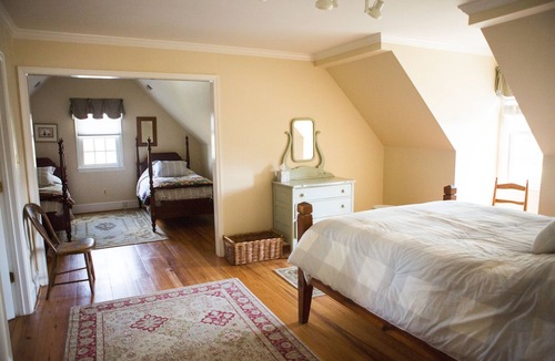 Blue Ridge House | Country Cottage on 1700’s Horse Farm/Wedding Venue