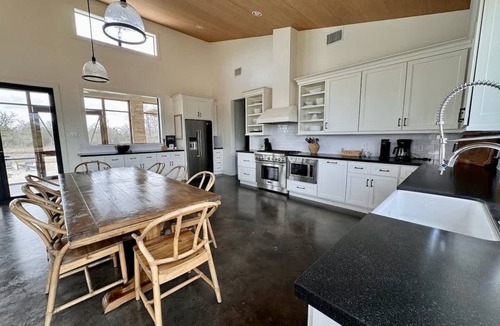 Carmine House | Country Escape | Firepit+Grill +Pool | Close to RT