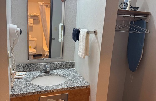 Burlington Hotel | Country Haven Inn