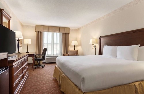 Woodbridge Hotel | Country Inn & Suites by Radisson, Potomac Mills Woodbridge, VA