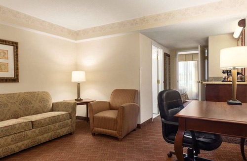Woodbridge Hotel | Country Inn & Suites by Radisson, Potomac Mills Woodbridge, VA