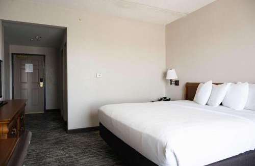 Linthicum Heights Hotel | Country Inn & Suites by Radisson, BWI Airport Baltimore , MD