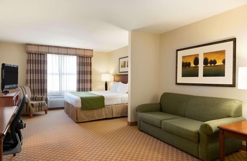 Orange Prairie Hotel | Country Inn & Suites by Radisson, Peoria North, IL