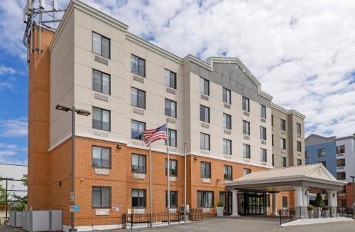 Travis - Chelsea Hotel | Country Inn & Suites by Radisson, Staten Island