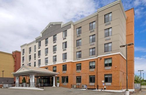 Travis - Chelsea Hotel | Country Inn & Suites by Radisson, Staten Island