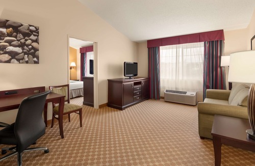 Downtown Hotel | Country Inn & Suites by Radisson, Sioux Falls, SD