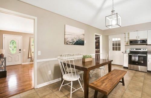Chickamauga House | Country Lane Cottage- privacy & quiet neighborhood