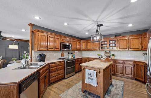 Liberty House | Country Paradise, 9 acres, Pool, Rec Center