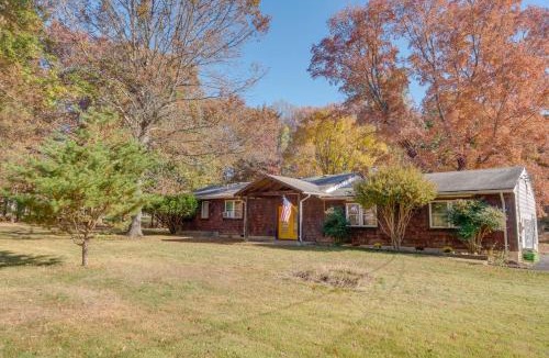 Clifton House | Countryside Cottage on 5 Acres! Easy Commute to DC