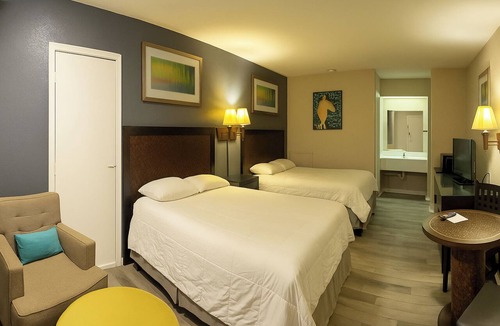 Courtland Hotel | Courtland Inn By Townhouse Franklin VA US 58
