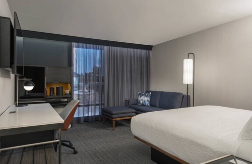 Yardville-Groveville Hotel | Courtyard by Marriott Hamilton