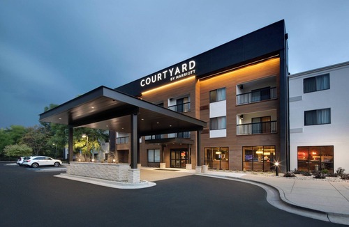 East Paris Hotel | Courtyard by Marriott Grand Rapids Airport