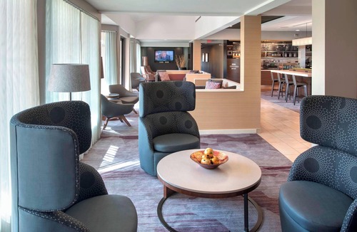 Mount Laurel Hotel | Courtyard by Marriott Mt. Laurel