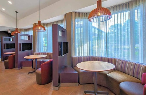 Moon Township Hotel | Courtyard by Marriott Pittsburgh Airport