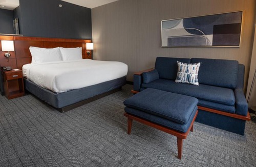 Winchester Hotel | Courtyard by Marriott Winchester Medical Center