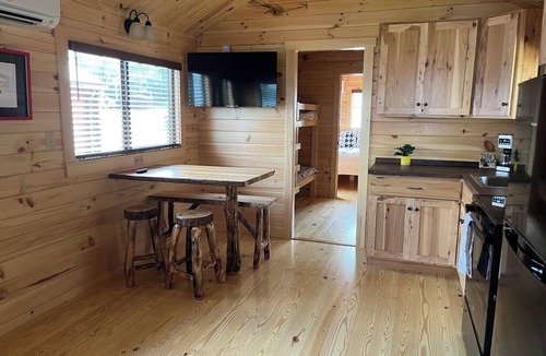 Centre Hotel | Cowan Creek Lodges