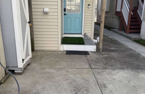 Gold Coast Condo | Coziest place on the island! 2br 1.5ba & 1.5 blocks from the beach!