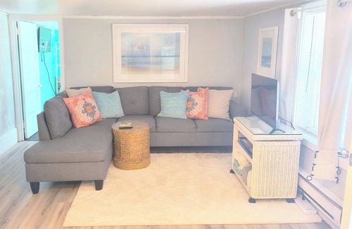 North Wildwood Apartment | Cozy 1 bed/1 bath two blocks from beach and boards