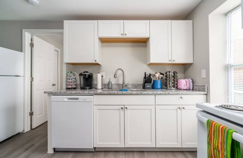 Columbia Apartment | Cozy 1 bed APT near Five Points! Bring your pets!