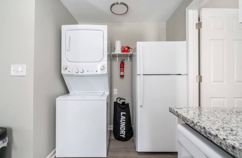 Columbia Apartment | Cozy 1 bed APT near Five Points! Bring your pets!