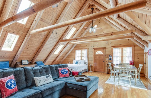 Palmer Cabin | Cozy 1-bedrm cabin loft w/ outdoor patio