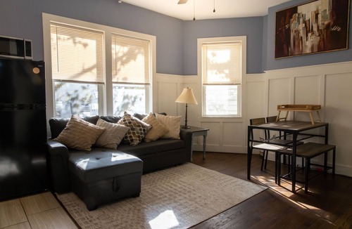 West Side Apartment | Cozy 1 Bedroom Apartment Near Manhattan & Newark Airport