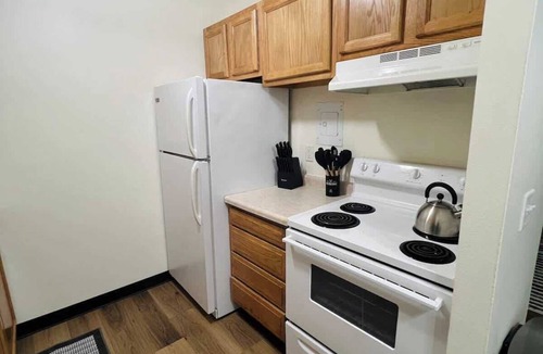 Sun Prairie Apartment | Cozy 1 Bedroom Apartment with King Bed & Patio Near Madison