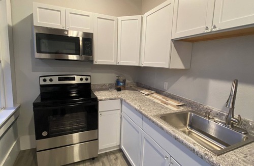 Kirksville Apartment | Cozy 1-bedroom apartment in historic Kirksville apt up one long flight of stairs
