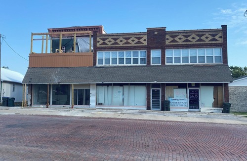 Kirksville Apartment | Cozy 1-bedroom apartment in historic Kirksville apt up one long flight of stairs