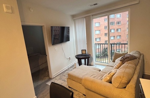 Arlington Apartment | Cozy 1-bedroom apartment in pleasant Arlington with AC and gym access